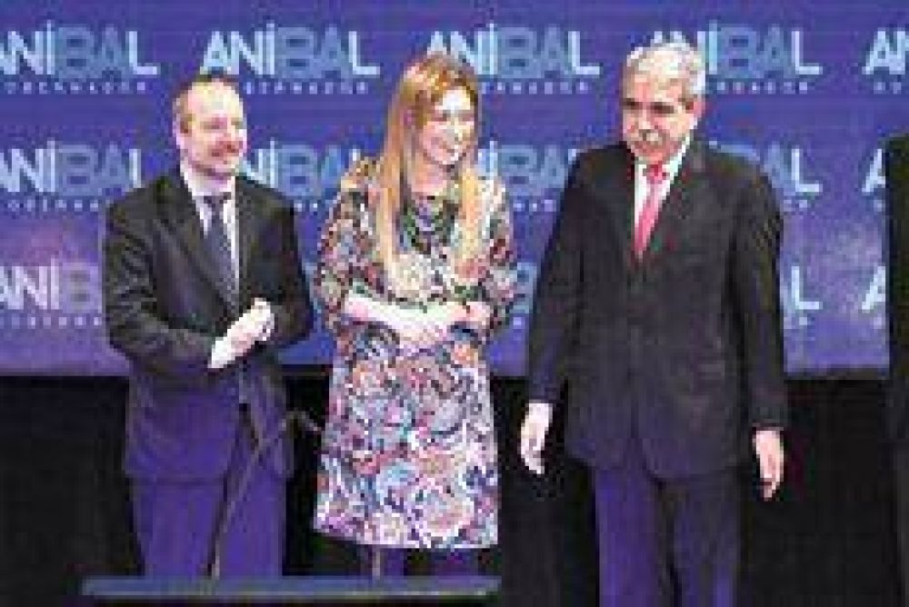 An�bal anunci� a Giorgi como ministra