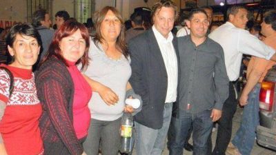 El massismo muestra foto de Varisco abrazado al denunciado jefe narco