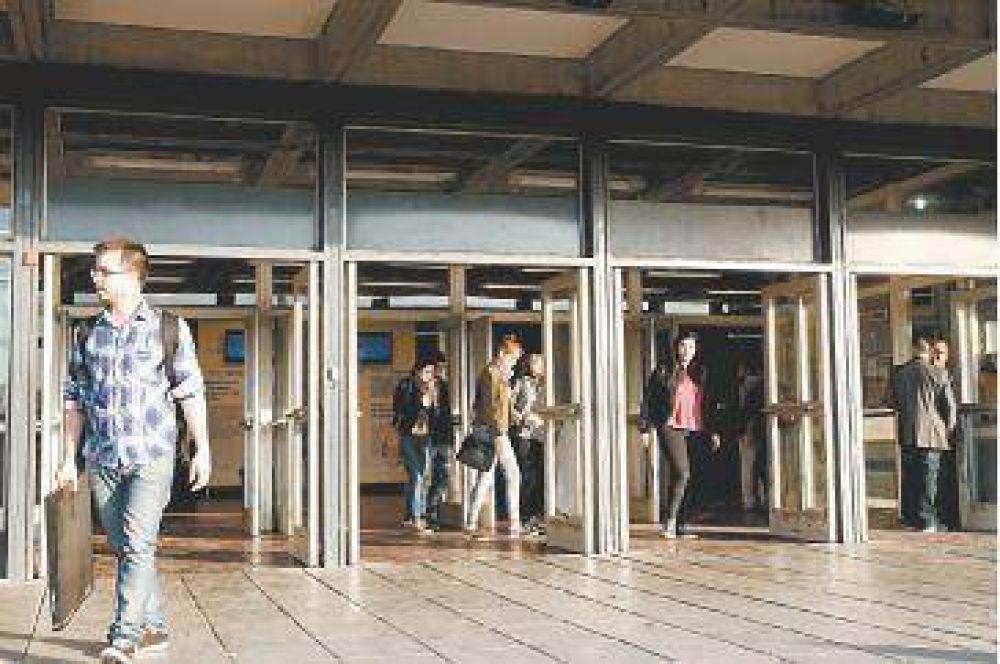 Arquitectura pas� el 14 en calma y paz