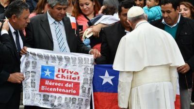 Los mineros chilenos atrapados hace cinco a�os visitaron a Francisco