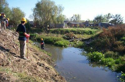 CONTIN�A EL DRAGADO DE ARROYOS EN ESCOBAR