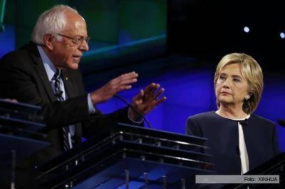 Hillary Clinton y Bernie Sanders, los protagonistas del primer debate presidencial dem�crata