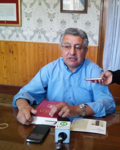 Presentan libro y una nueva edici�n de la Biblia