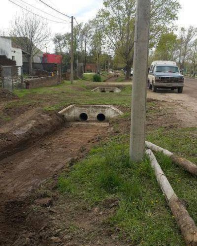 Solicitan no arrojar basura en los canales, desag�es o veredas Municipales