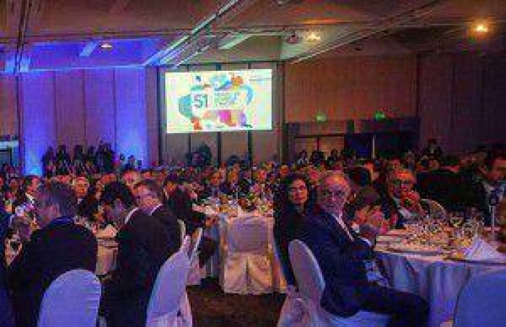En coloquio de IDEA, empresarios llaman a la unidad para lograr la inclusi�n social