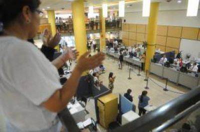 El Consejo de Asunt suspendi� al presidente