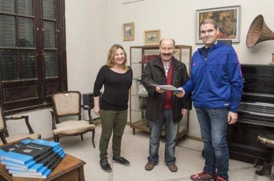 Inza entreg� al Museo Squirru copias de las actas secretas de la dictadura