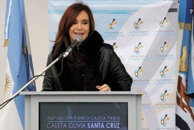 Cristina llega a Caleta Olivia a hablar del acueducto, en medio de un corte de agua de 12 horas