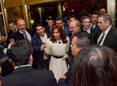 CFK, DOS y un empuj�n para Alicia y M�ximo