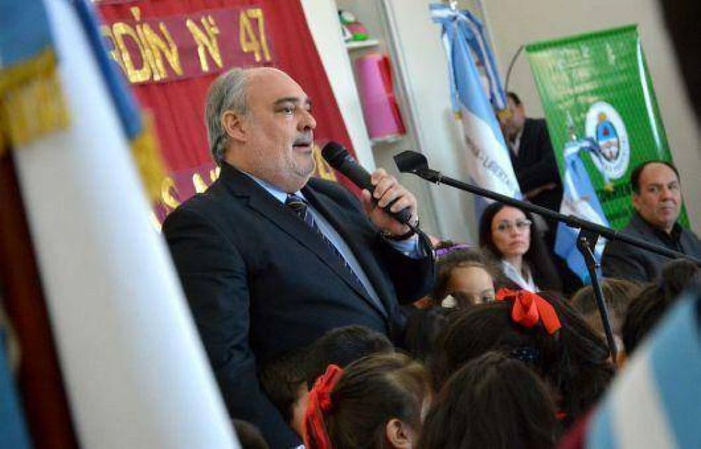 El gobernador inauguró Escuela y Jardín de Infantes en las 550 del barrio Pirayüí