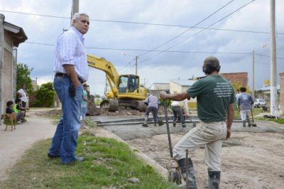 Fabi�n R�os apuesta a obras p�blicas y empleo para 2016