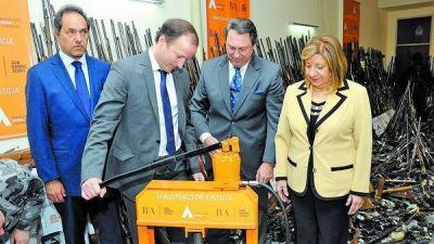 Scioli llen� otro casillero: Casal ir� a Justicia