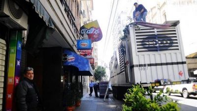 Le pusieron diez generadores en la puerta pero la luz no le lleg�