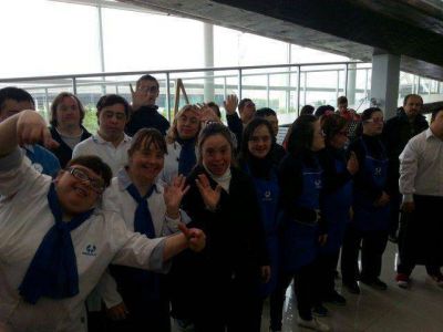 Conmemoraron un nuevo aniversario de la confiter�a del CEMA manejada por ASDEMAR