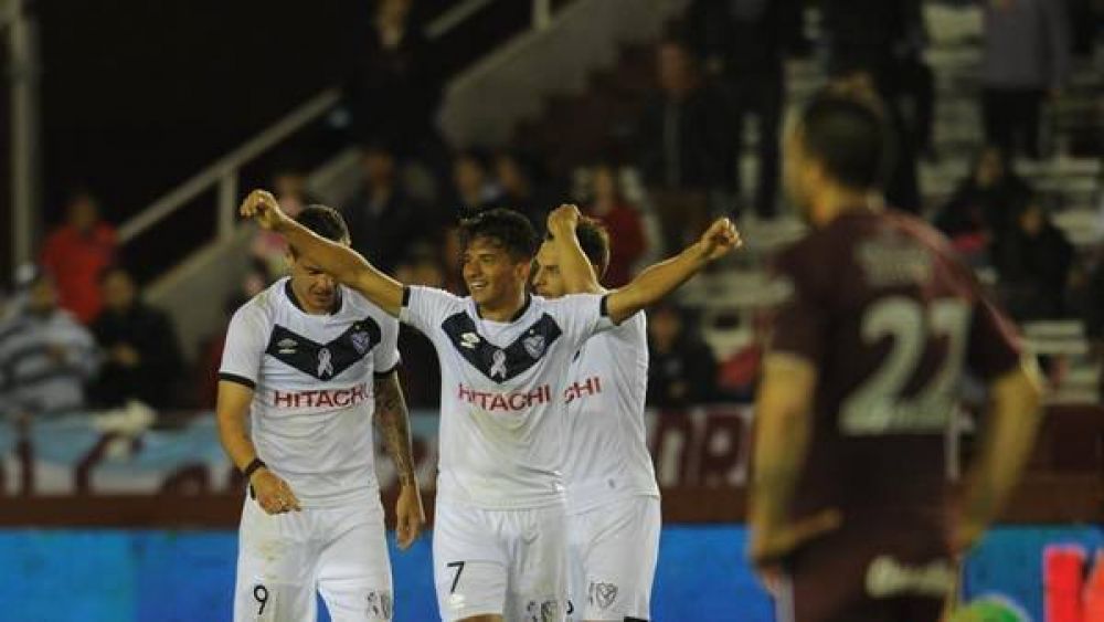V�lez aprovech� la �ltima bola y festej� en Lan�s