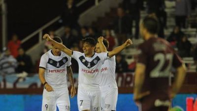 V�lez aprovech� la �ltima bola y festej� en Lan�s