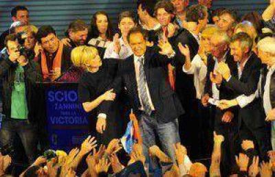 Scioli busca seducir a los independientes para evitar la segunda vuelta