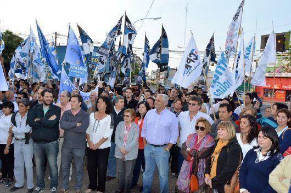Con un llamado al triunfo de la Justicia Social, el Consejo Capital del PJ conmemor� el D�a de la Lealtad Peronista