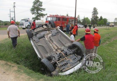 Vuelco sin consecuencias en la ruta 131