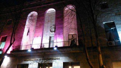 Iluminan de rosa edificios para difundir lucha contra el C�ncer de Mama