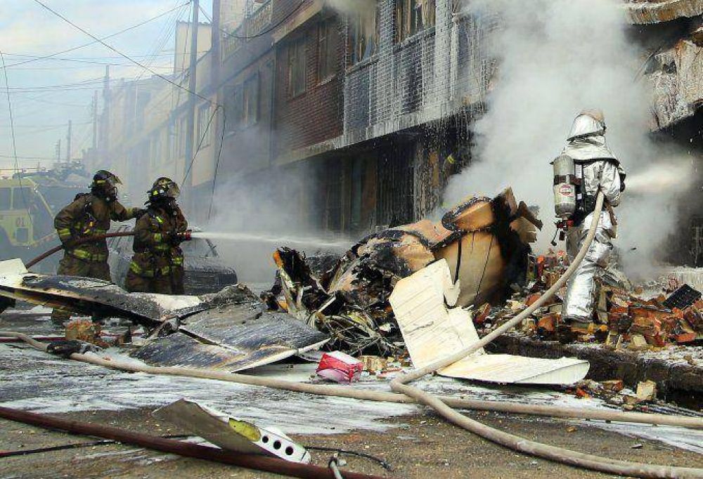 Cay� una avioneta sobre una panader�a en Bogot�: al menos cinco muertos