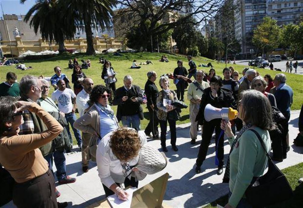 Protesta de vecinos por la venta de una parte del Buenos Aires Design