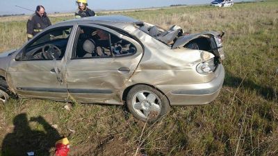 Un matrimonio bahiense y su peque�o hijo resultaron heridos en un vuelco en la Ruta 33