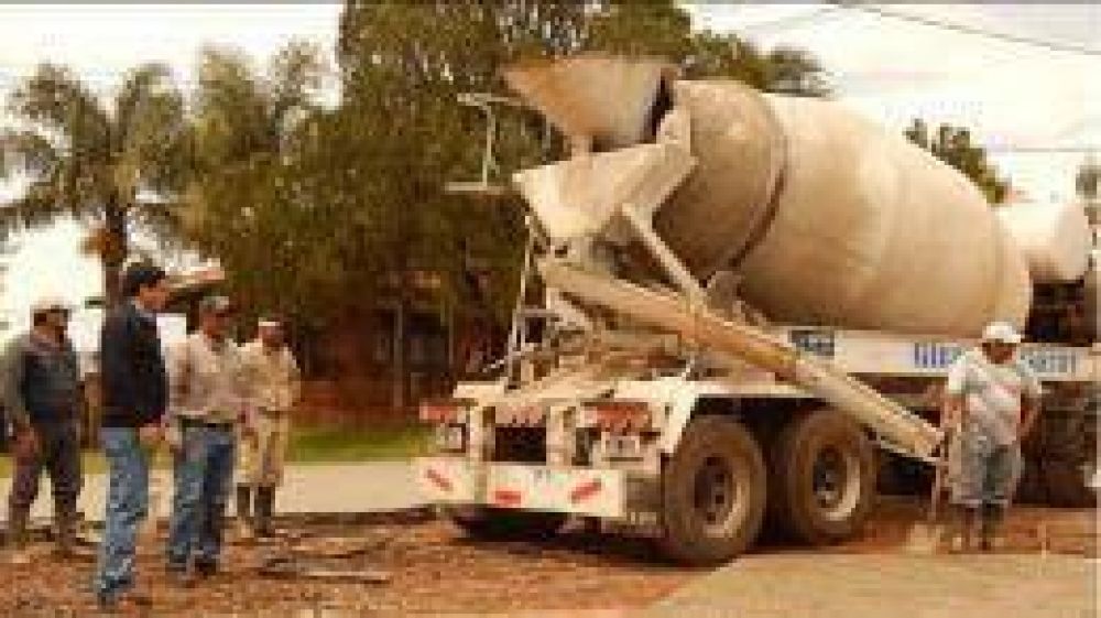 Supervisaron obras de pavimento y anunciaron la extensi�n de red de agua potable en Santo Tom�