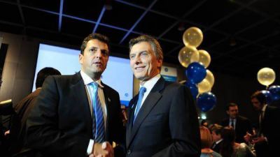 El voto anti Scioli: Massa pide �ayuda� y Macri, �por favor�