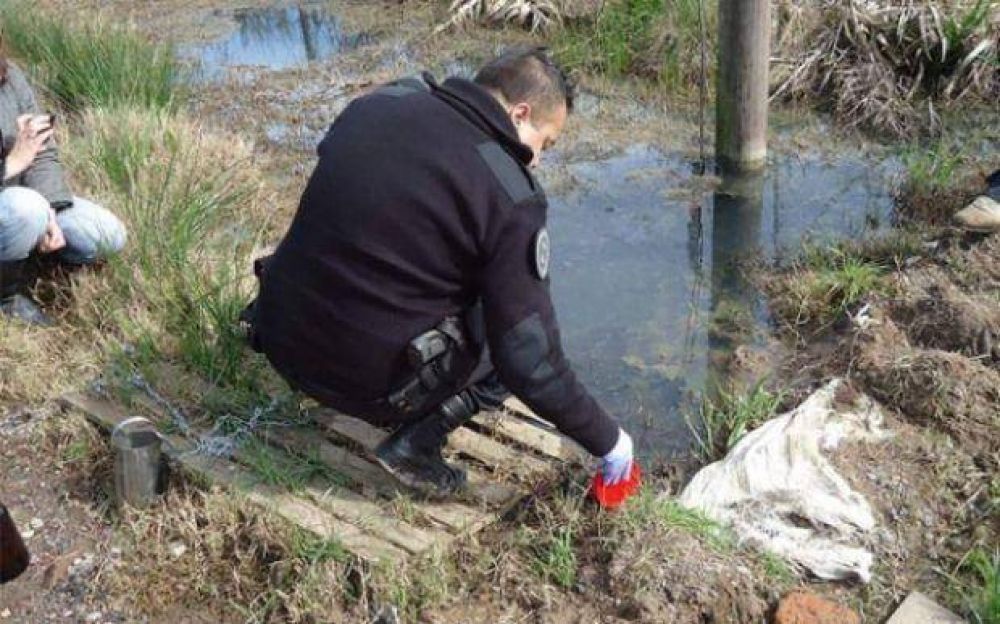 Vecinos insisten en que el agua de pozo est� contaminada con hidrocarburos