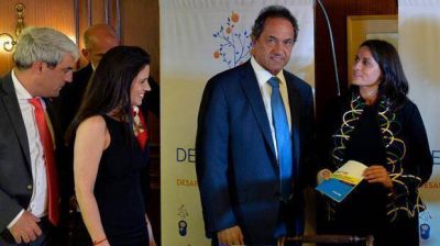 Macri y Massa llamaron a evitar un triunfo de Scioli en la primera vuelta