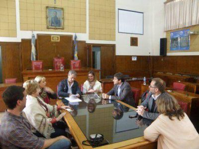 Firman convenio para la erradicaci�n del trabajo infantil en el basural 