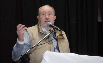 �No vamos a solucionar el problema llenando las municipalidades de empleados�, advirti� Verna