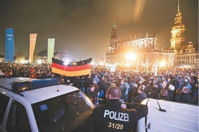 Miles marchan en repudio a los neonazis en Alemania