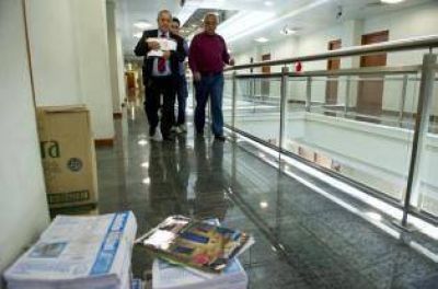 Les pidieron que se vayan, pero un legislador se resiste