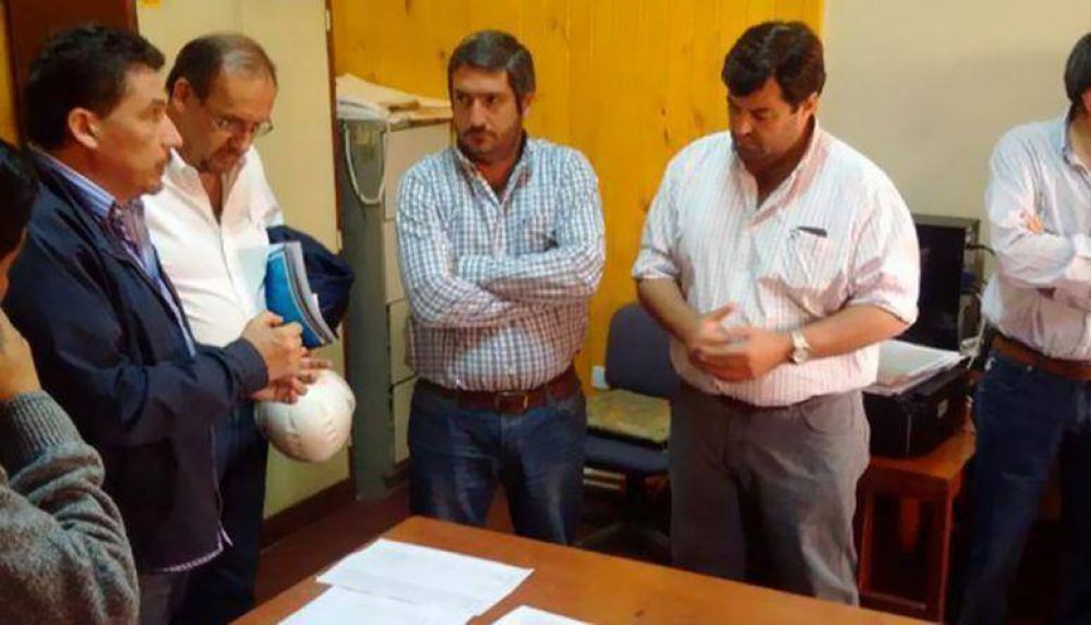 Obras P�blicas supervisa el trabajo tras el sismo en El Galp�n