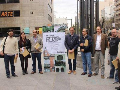 Candidatos a intendente firmaron el acta compromiso para meter en agenda patrimonio y urbanismo