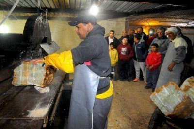 El gobernador Poggi visit� los talleres de artesanos en La Toma
