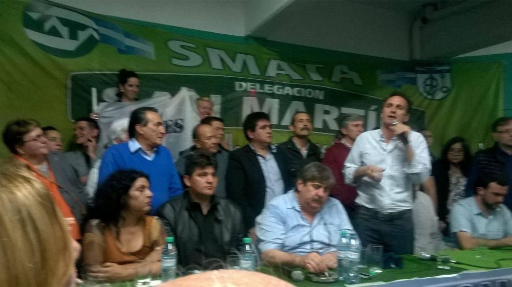Lanza presente en el acto de apoyo de la mesa politico sindical