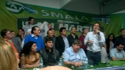 Lanza presente en el acto de apoyo de la mesa politico sindical