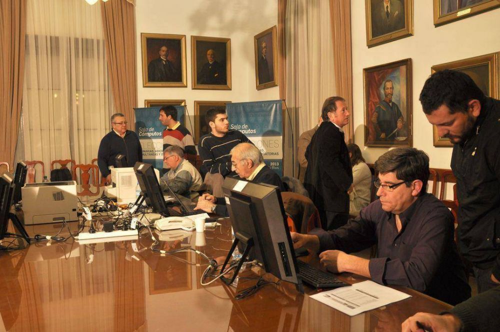 Elecciones: Desde Inform�tica de la Provincia conf�an en tener los primeros datos a las 21 