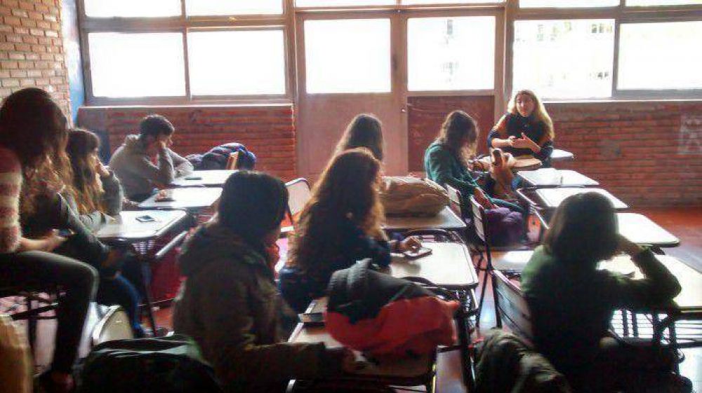 Voto Joven: Legisladoras del FpV capacitan a estudiantes secundarios de la Ciudad