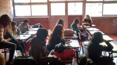 Voto Joven: Legisladoras del FpV capacitan a estudiantes secundarios de la Ciudad