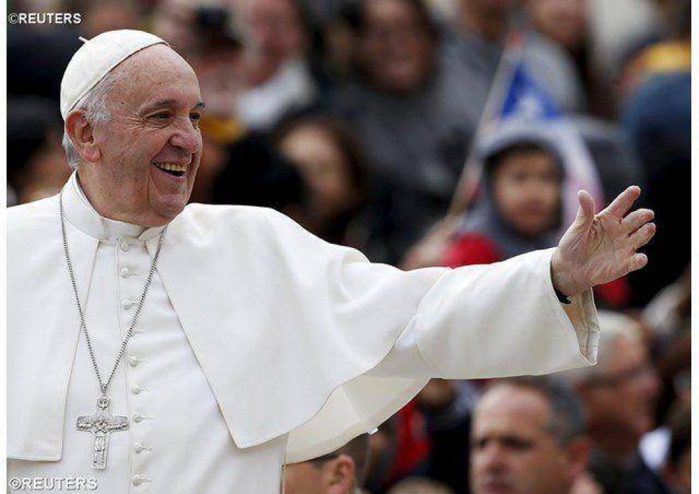 Es necesario restituir honor social a la fidelidad del amor que funda la familia, dijo el Papa en la Catequesis