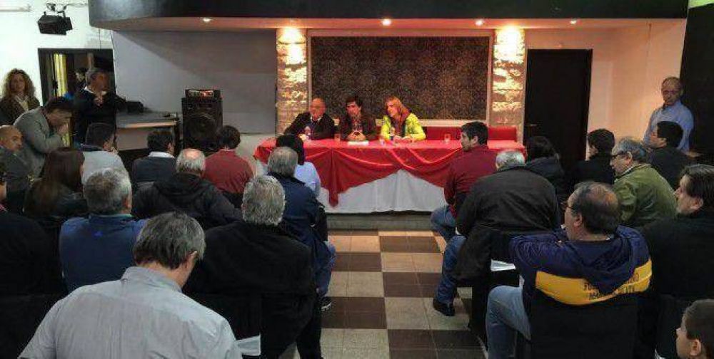 Carlos Arroyo se reuni con clubes de Mar del Plata y Batn