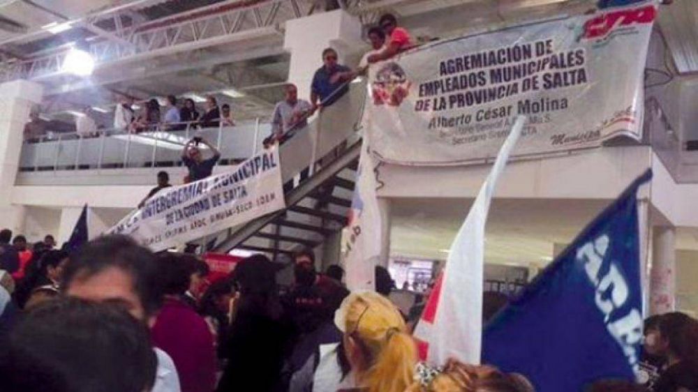 Costello minimiz� el reclamo municipal en Capital