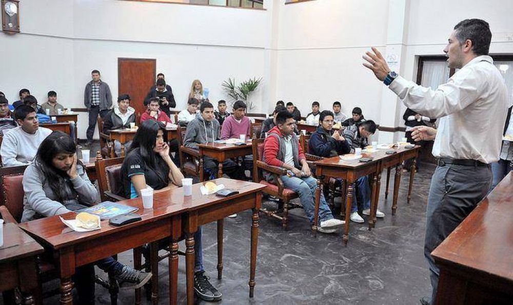 Convocan a colegios p�blicos y privados de nivel Polimodal a participar del Programa �Concejal por un D�a�