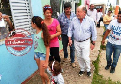 Fuertes y Busti cerraron campa�a caminando en San Agust�n