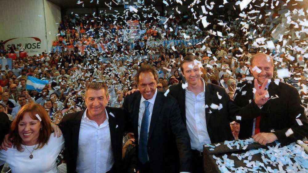 Antes de cerrar su campa�a, Daniel Scioli visit� C�rdoba, Entre R�os y Santa Fe
