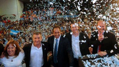 Antes de cerrar su campa�a, Daniel Scioli visit� C�rdoba, Entre R�os y Santa Fe